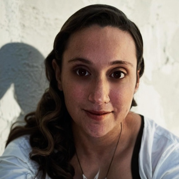 Meet your Posher, Shaye! - Picture 3 of 3